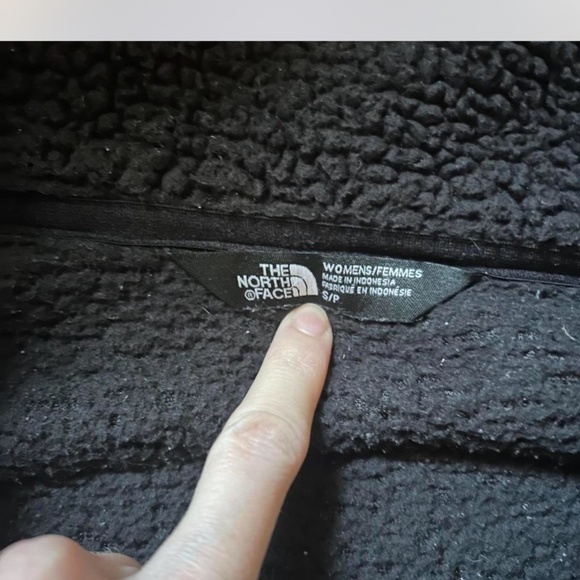 The North Face black women’s fleece jacket with high collar, size small - Picture 5 of 5